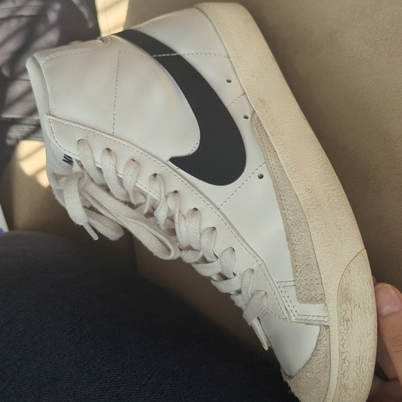 Nike shoes - Picture 2 of 4